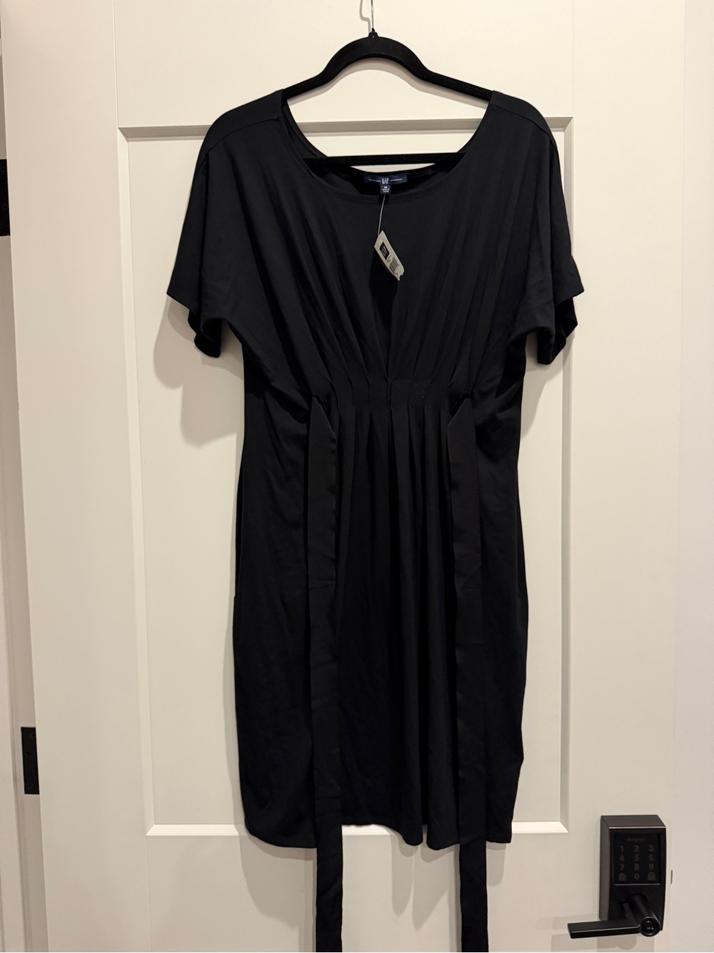 NWT GAP Black Scoop Neck Dress with Pleated Front and waist tie - Medium M